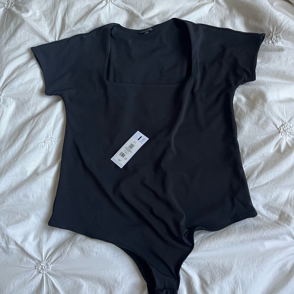 Square neck bodysuit - Picture 2 of 3